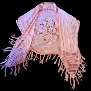 Beautiful vintage knit shawl in dusty pink.